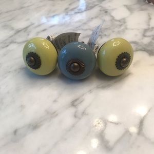 Set of 3 ceramic knobs